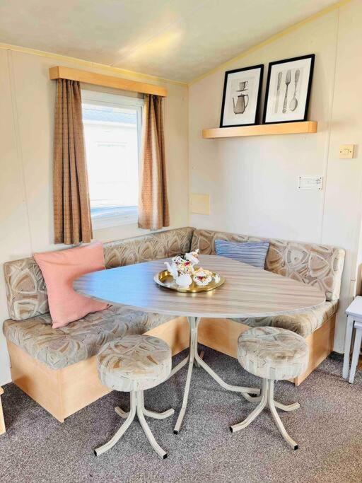 Lola'S Caravan. Your Home Away From Home. Parkeston Kültér fotó