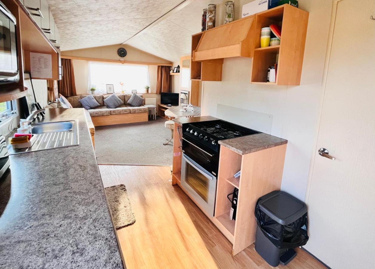 Lola'S Caravan. Your Home Away From Home. Parkeston Kültér fotó
